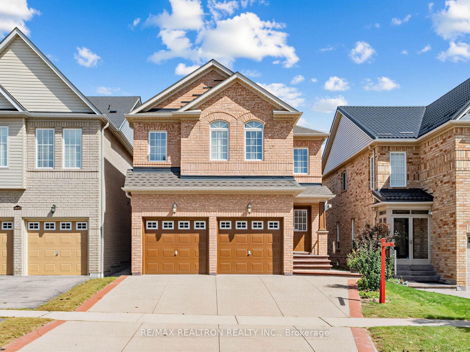 4841 Apple Blossom Circle, Mississauga, ON L5V 3C6