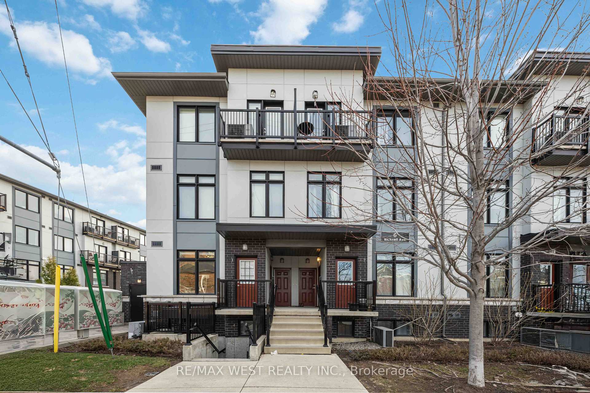 6 Bicknell Avenue 1, Toronto, ON M6M 0B4