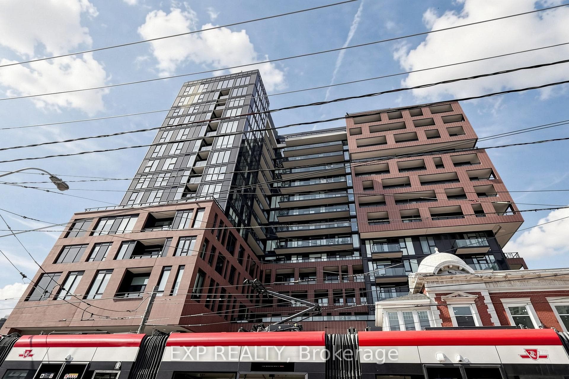 270 dufferin Street 318, Toronto, ON M6C 1A7