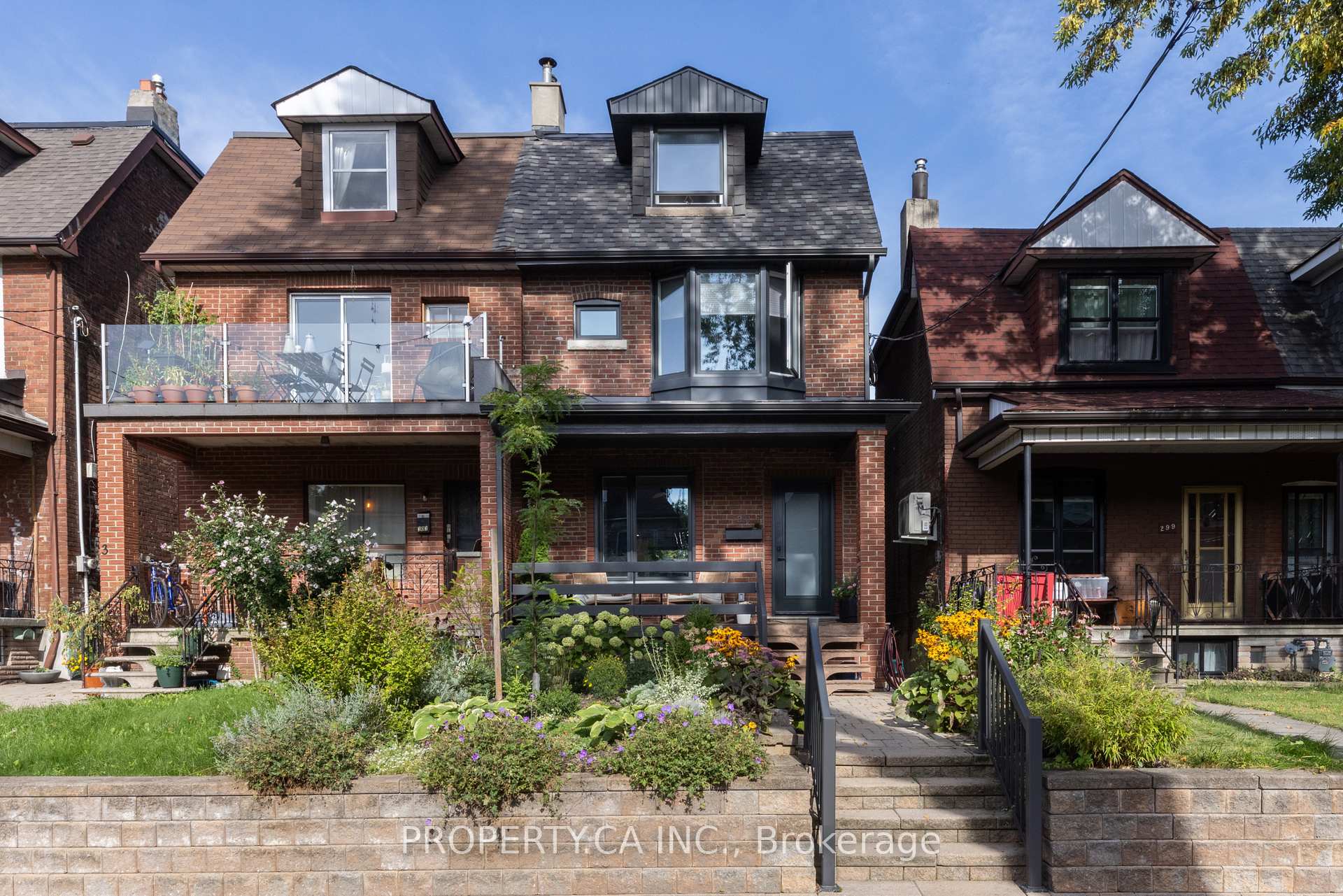 301 Grace Street, Toronto, ON M6G 3A7