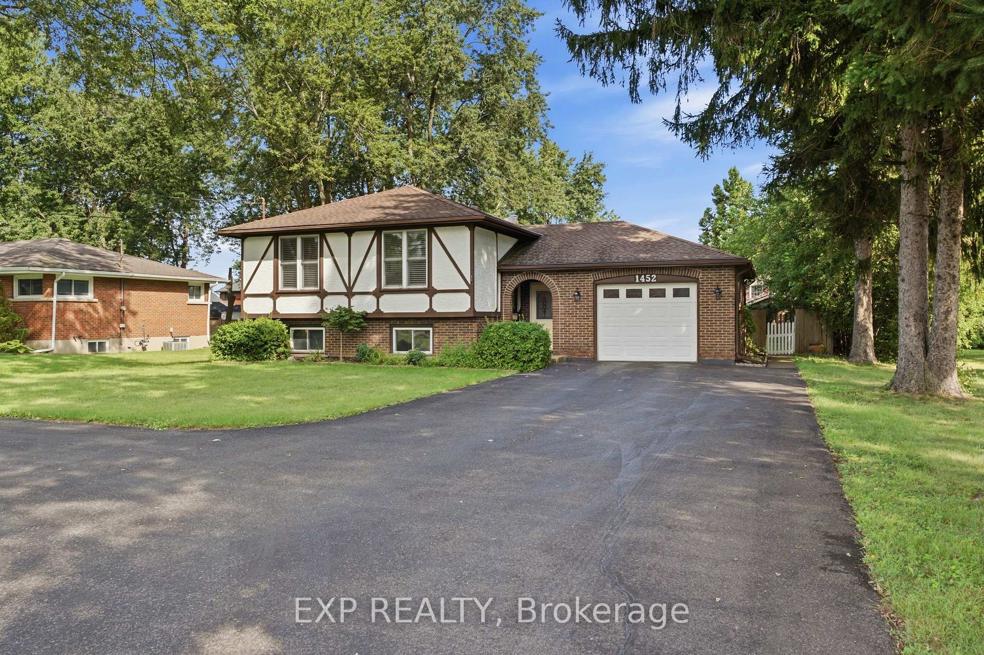 1452 Garrison Road, Fort Erie, ON L2A 1P6