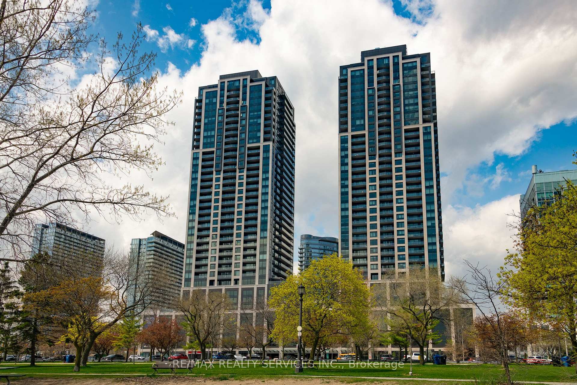 1926 Lake Shore Boulevard W 1616, Toronto, ON M6S 1A1