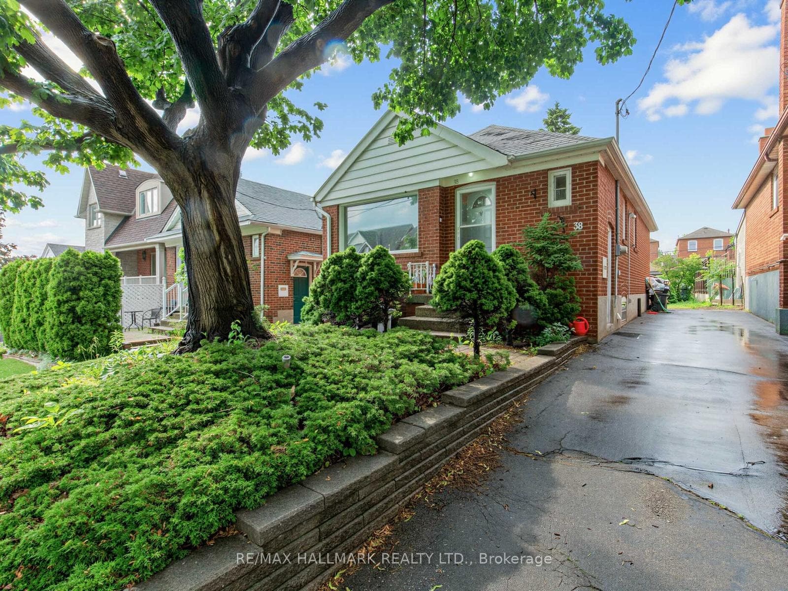 38 Ypres Road, Toronto, ON M6M 1N9