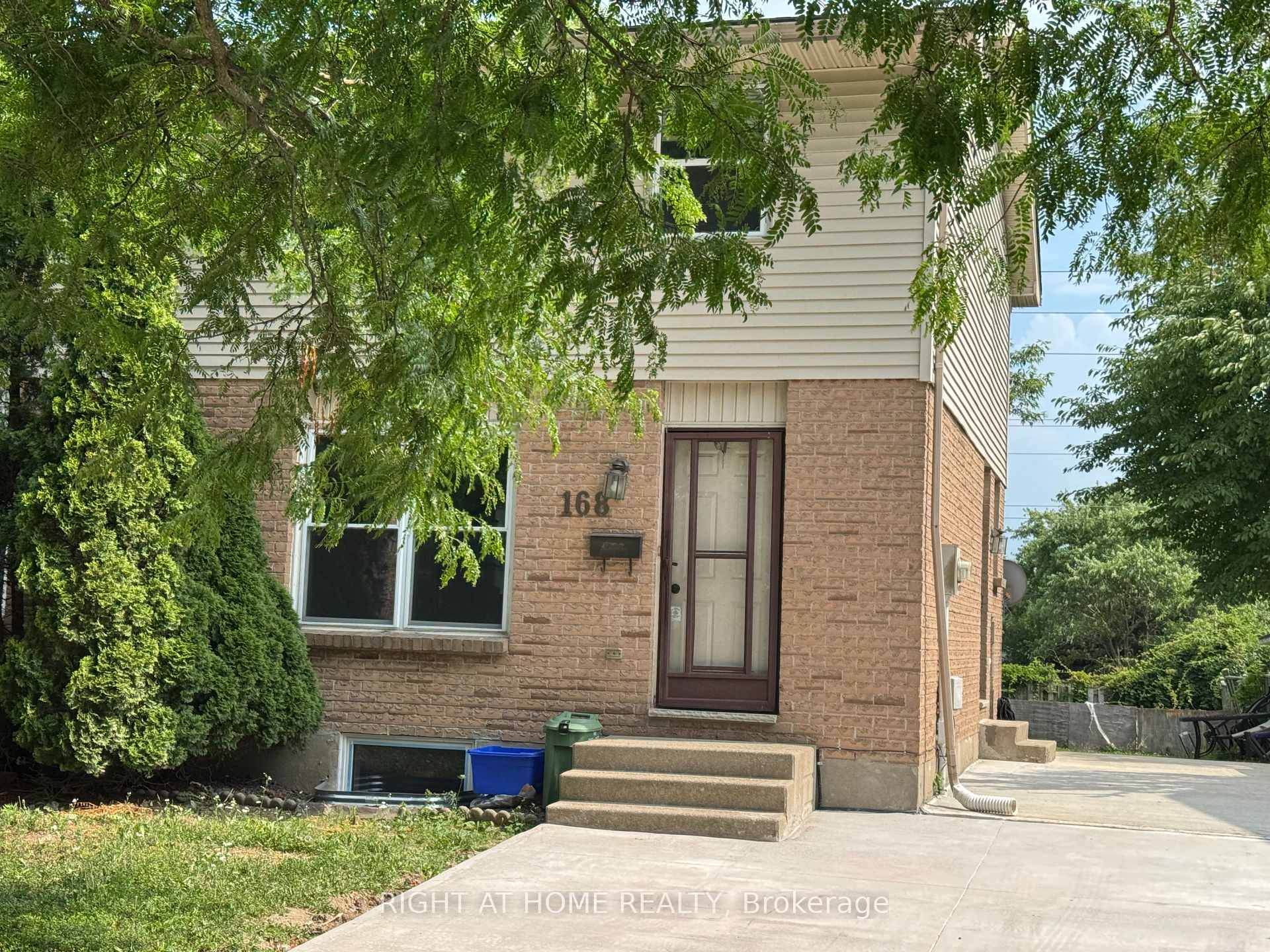 168 Golfdale Crescent, London South, ON N6C 5X4
