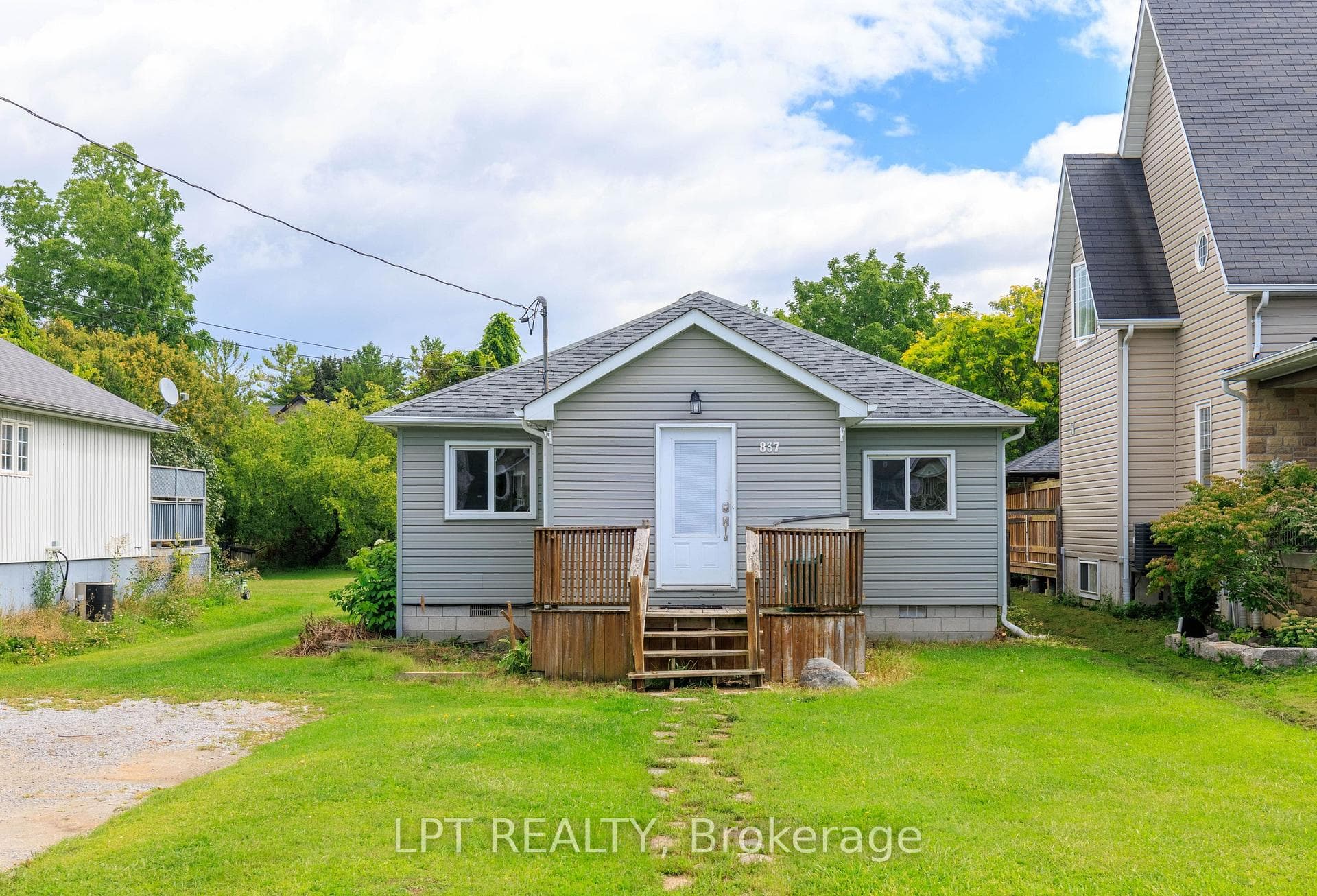 837 Montsell Avenue, Georgina, ON L0E 1S0