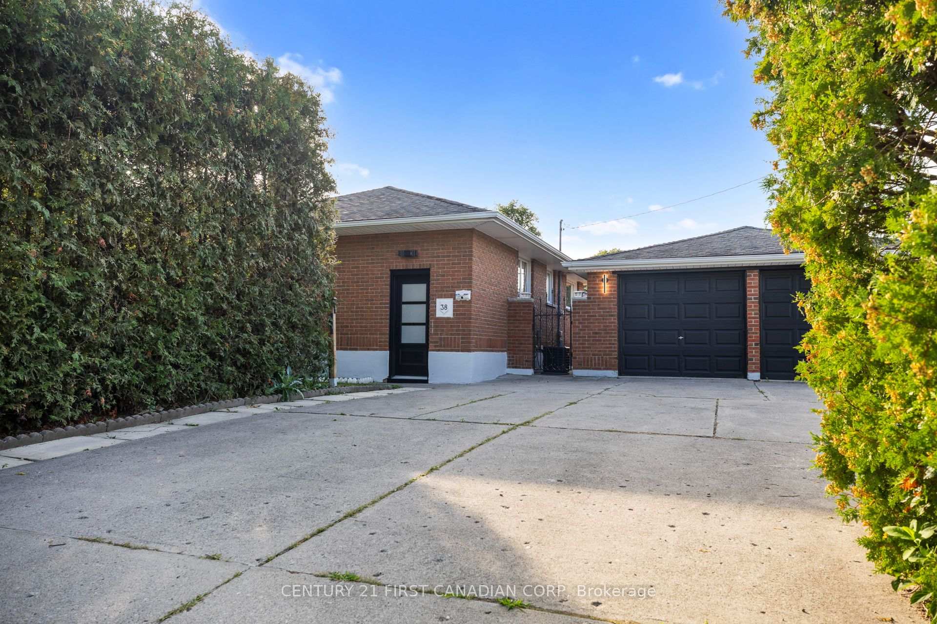 38 Silverdale Crescent, London South, ON N5Z 4A6