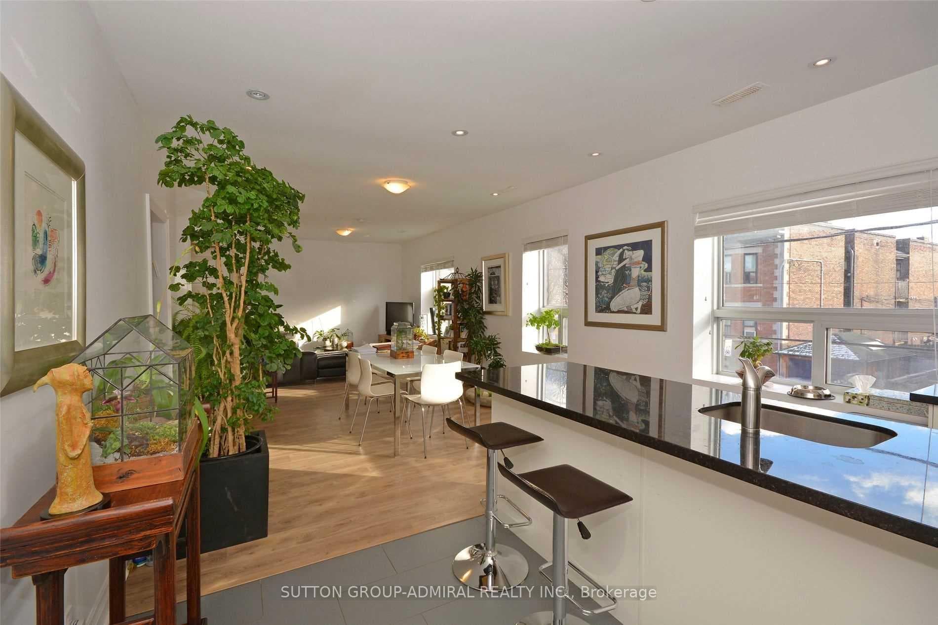 332 Harbord Street, Toronto, ON M6G 1H2
