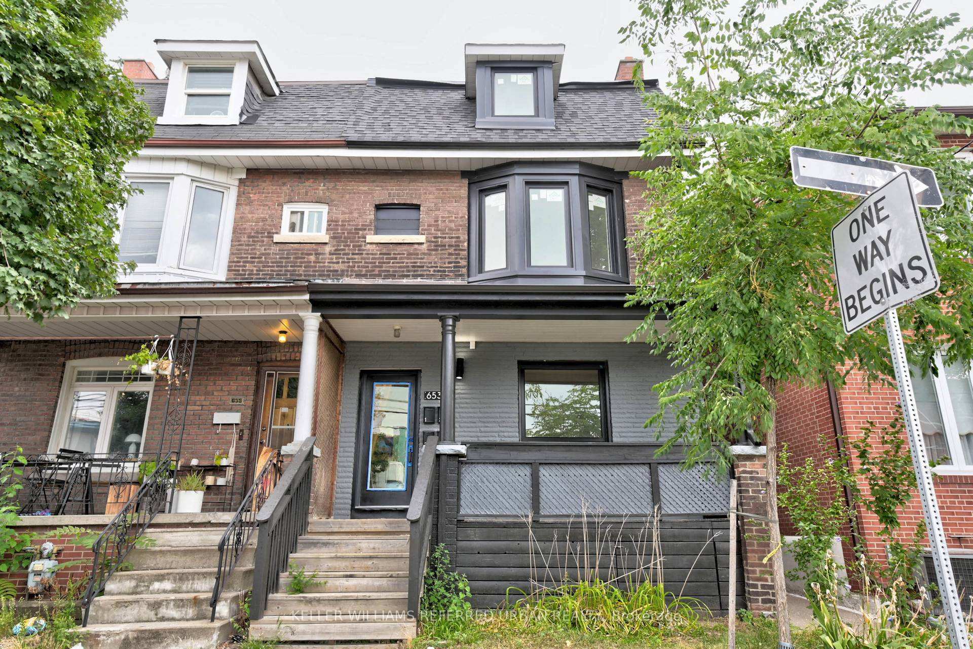 653 Manning Avenue 1, Toronto, ON M6G 2W2