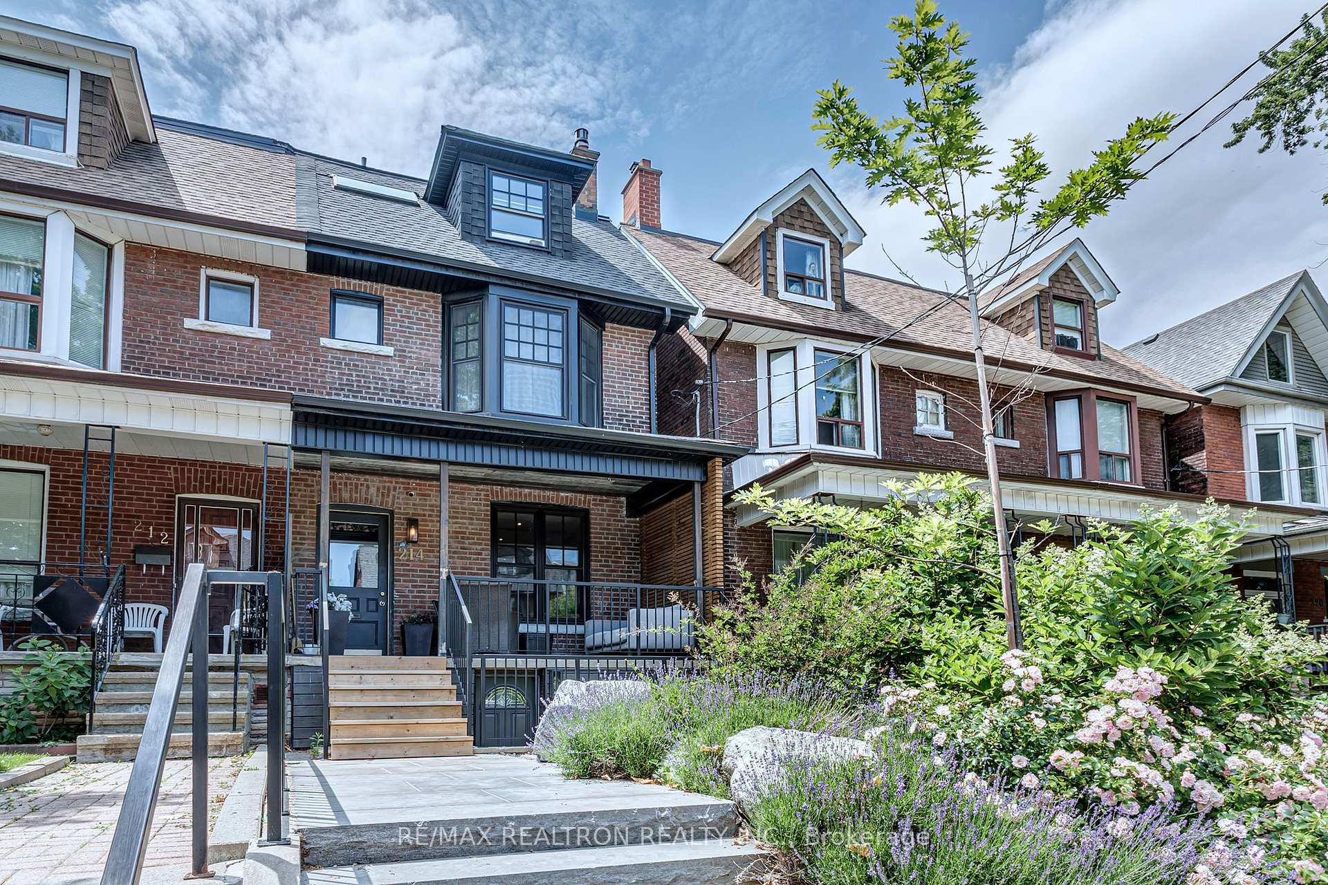 214 Grace Street, Toronto, ON M6G 3A6